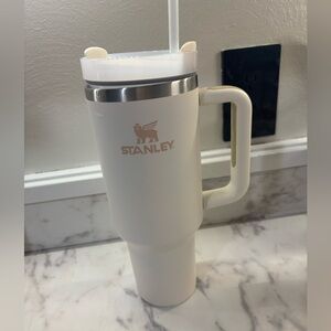 Very Good Condition. 40 oz. Stanley tumbler